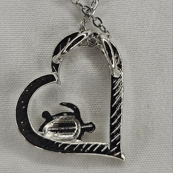 Silver Heart Necklace with Purple Turtle Accent NEW - Picture 2 of 4